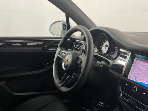 Certified 2025 Porsche Macan S AWD/4WD image 12