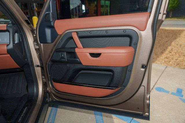 Used 2026 Land Rover Defender 110 OCTA AWD/4WD image 27