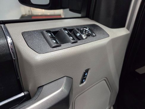 Used 2017 Ford F250 XLT w/ XLT Value Package image 33