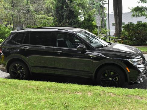 Used 2024 Volkswagen Tiguan SE R-Line AWD/4WD image 10