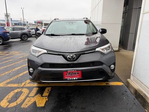 Used 2017 Toyota RAV4 Platinum image 2