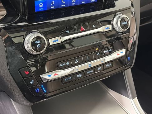 Used 2023 Ford Explorer Limited w/ Limited Technology Package AWD/4WD image 21