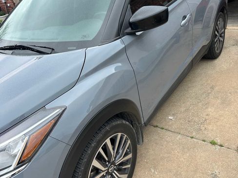 Used 2021 Nissan Kicks SV image 1