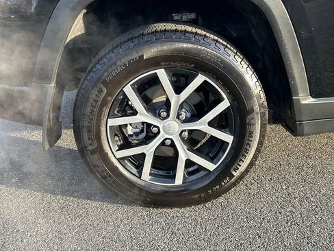 Used 2024 Jeep Grand Cherokee Limited image 12