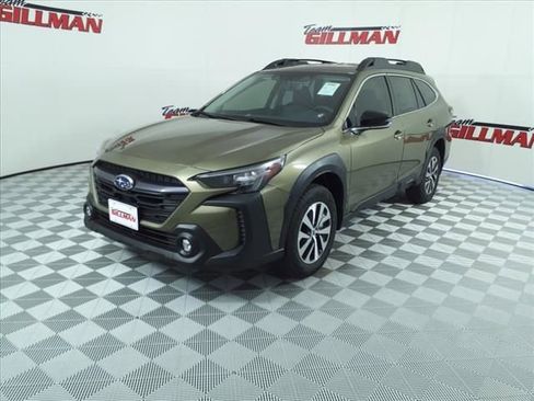 Used 2025 Subaru Outback Premium AWD/4WD image 3