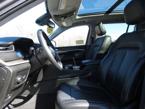 Used 2022 Jeep Grand Cherokee L Limited image 10