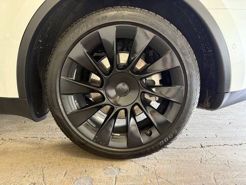 Used 2021 Tesla Model Y Long Range AWD/4WD image 33