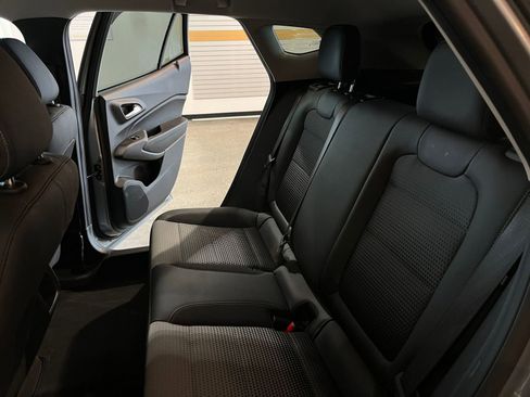 Used 2025 Chevrolet Trax LT w/ LT Convenience Package image 38