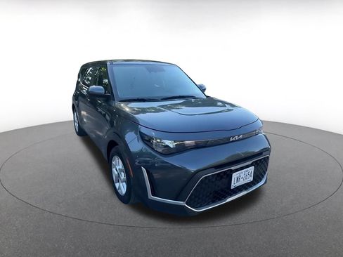 Used 2025 Kia Soul LX w/ LX Technology Package FWD image 3