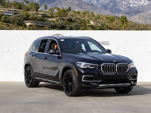 Used 2023 BMW X5 xDrive40i w/ Premium Package image 2