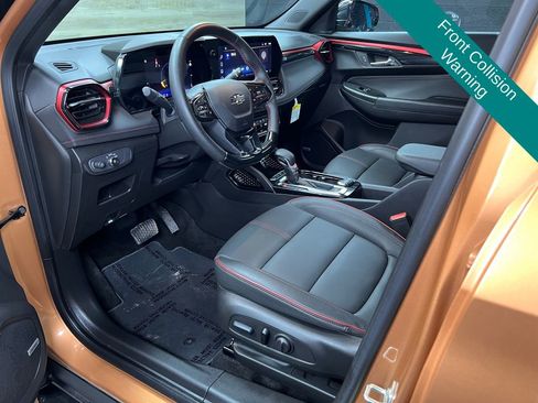 Used 2024 Chevrolet TrailBlazer RS w/ Convenience Package AWD/4WD image 3
