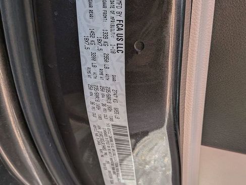 Used 2018 Chrysler Pacifica Touring-L w/ Tire & Wheel Group image 6