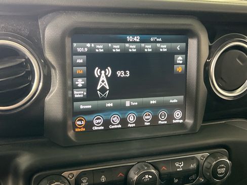 Used 2023 Jeep Wrangler Unlimited Sahara AWD/4WD image 15