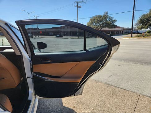 Used 2017 Lexus IS 200t w/ Premium Package image 10