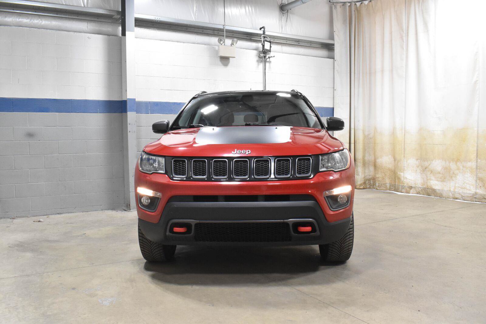 Used 2017 Jeep Compass Trailhawk w/ Leather Interior Group AWD/4WD image 30