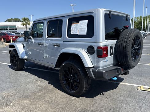 Used 2024 Jeep Wrangler Sahara w/ Technology Group image 7