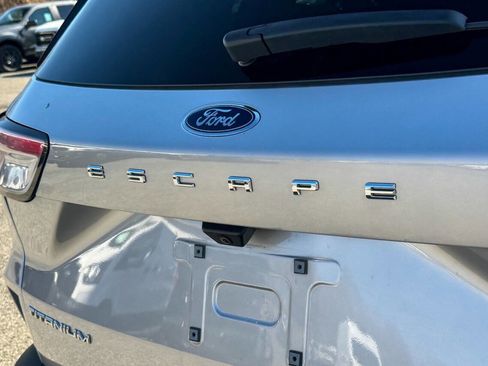 Used 2020 Ford Escape Titanium image 14