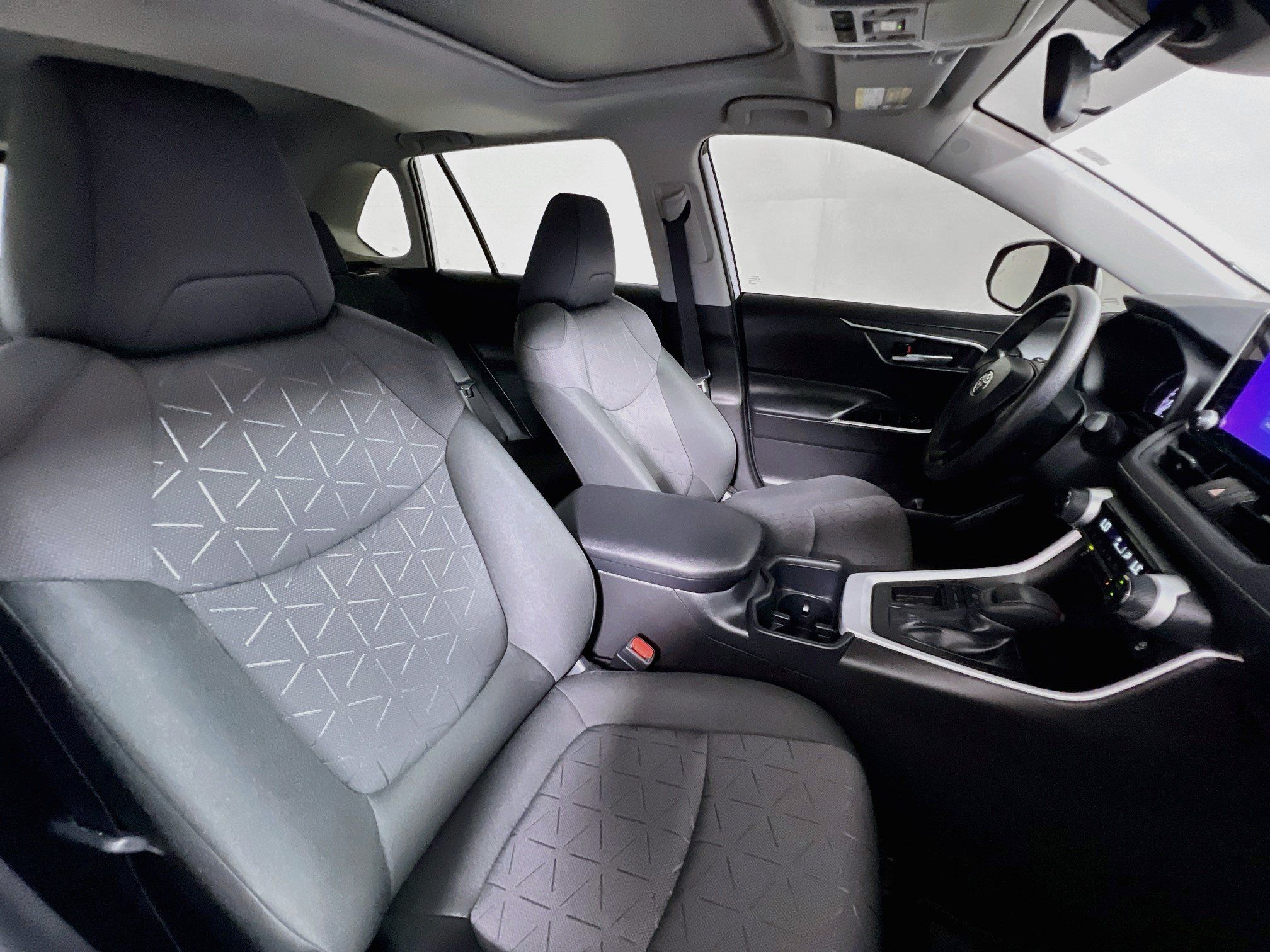 Used 2025 Toyota RAV4 XLE w/ Convenience Package FWD image 30
