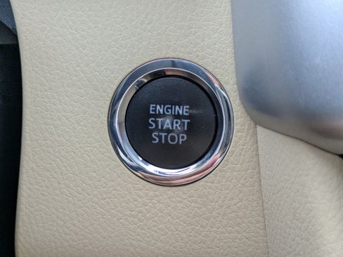 Used 2019 Toyota Highlander Limited FWD image 29