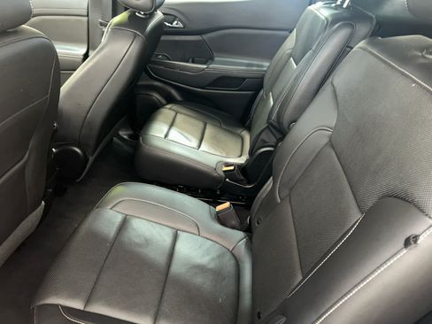 Used 2023 GMC Acadia SLT AWD/4WD image 5