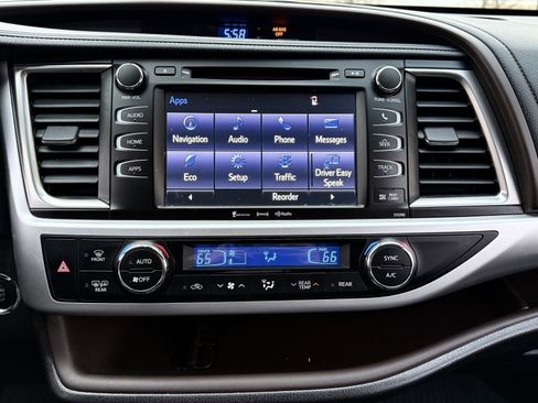 Used 2019 Toyota Highlander XLE image 29