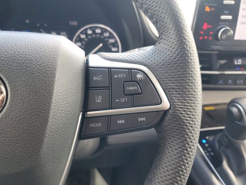 Certified 2024 Toyota Sienna Limited image 21