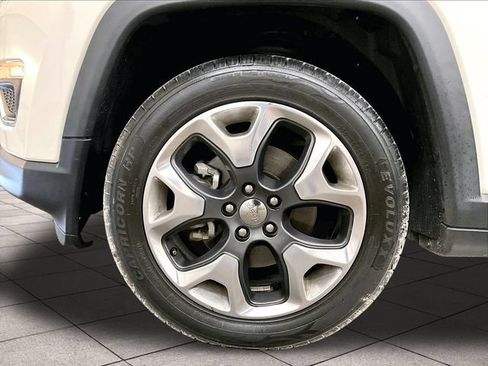 Used 2018 Jeep Compass Limited w/ Safe & Security Group AWD/4WD image 8