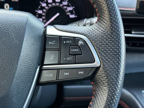 Used 2022 Toyota Sienna XSE FWD image 30