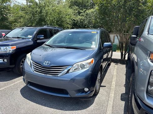 Used 2013 Toyota Sienna XLE FWD image 1