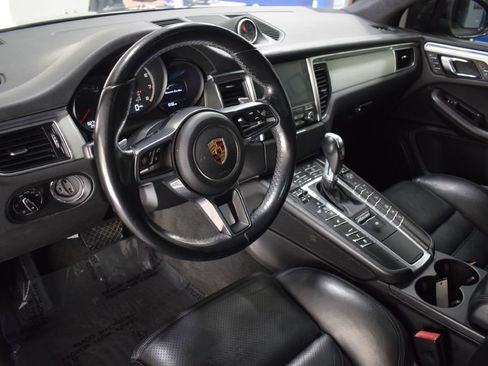 Used 2017 Porsche Macan Turbo image 8