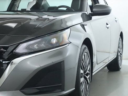 Used 2024 Nissan Altima 2.5 SV w/ SV Premium Package AWD/4WD image 4