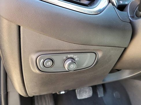 Used 2022 Chevrolet Equinox LS image 25