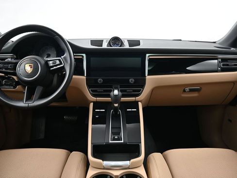 Used 2022 Porsche Macan S image 9