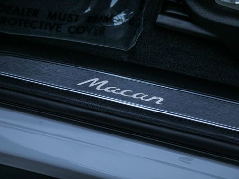 Certified 2026 Porsche Macan image 16
