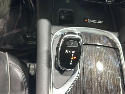 Used 2020 Buick Enclave Avenir w/ Avenir Technology Package AWD/4WD image 13