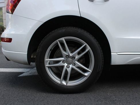 Used 2017 Audi Q5 2.0T Premium image 2