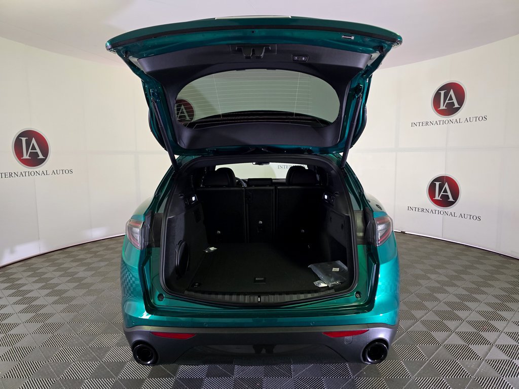 New 2025 Alfa Romeo Stelvio Sprint AWD/4WD image 7