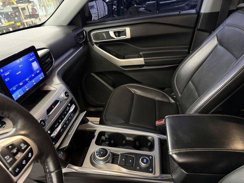 Used 2020 Ford Explorer XLT w/ Equipment Group 202A image 14