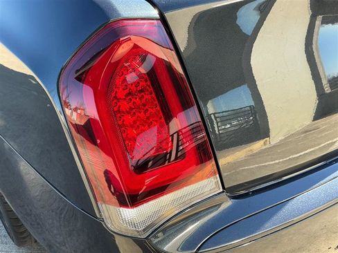 Used 2018 Chrysler 300 S w/ 300S Premium Group image 18