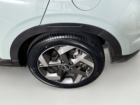 Used 2025 Hyundai Venue SEL image 11