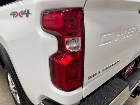 Used 2025 Chevrolet Silverado 2500 LT w/ Convenience Package AWD/4WD image 7