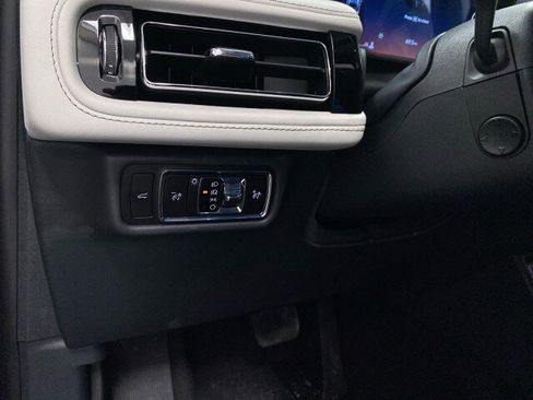 New 2026 Lincoln Aviator AWD w/ Jet Appearance Package image 17