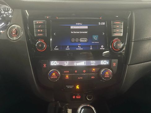 Used 2020 Nissan Rogue SV AWD/4WD image 13