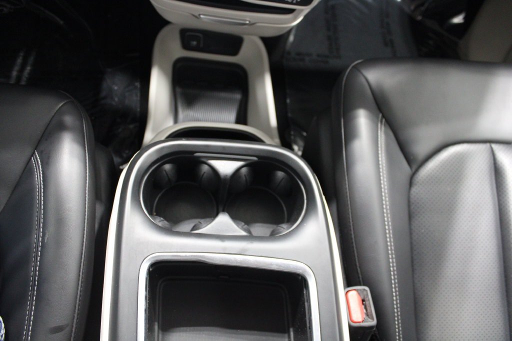 Used 2023 Chrysler Pacifica Touring-L FWD image 33