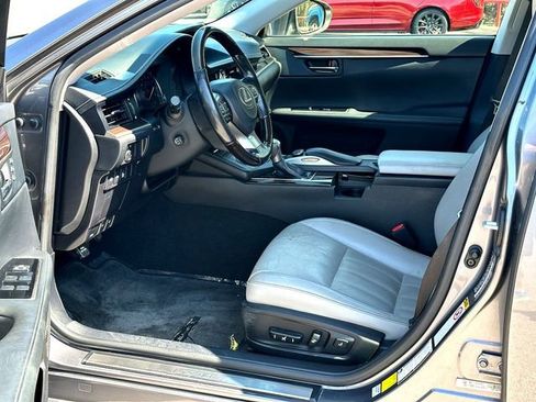 Used 2016 Lexus ES 350 w/ Luxury Package w/Wood Trim image 10