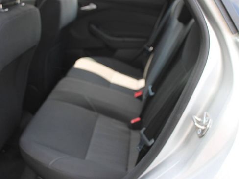 Used 2018 Ford Focus SE FWD image 10