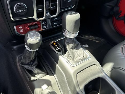 New 2025 Jeep Wrangler Unlimited Rubicon w/ Steel Bumper Group image 28