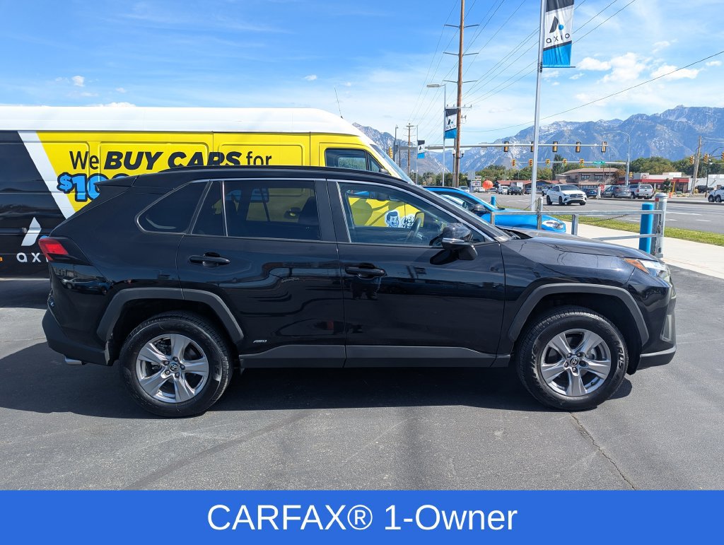 Used 2025 Toyota RAV4 XLE AWD/4WD image 2
