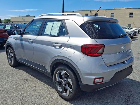 Certified 2025 Hyundai Venue SEL FWD image 7