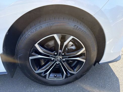 Used 2025 Toyota Sienna Platinum AWD/4WD image 19